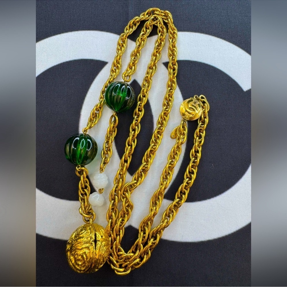 Chanel Gripoix  gold and emerald necklace - Picture 5 of 6